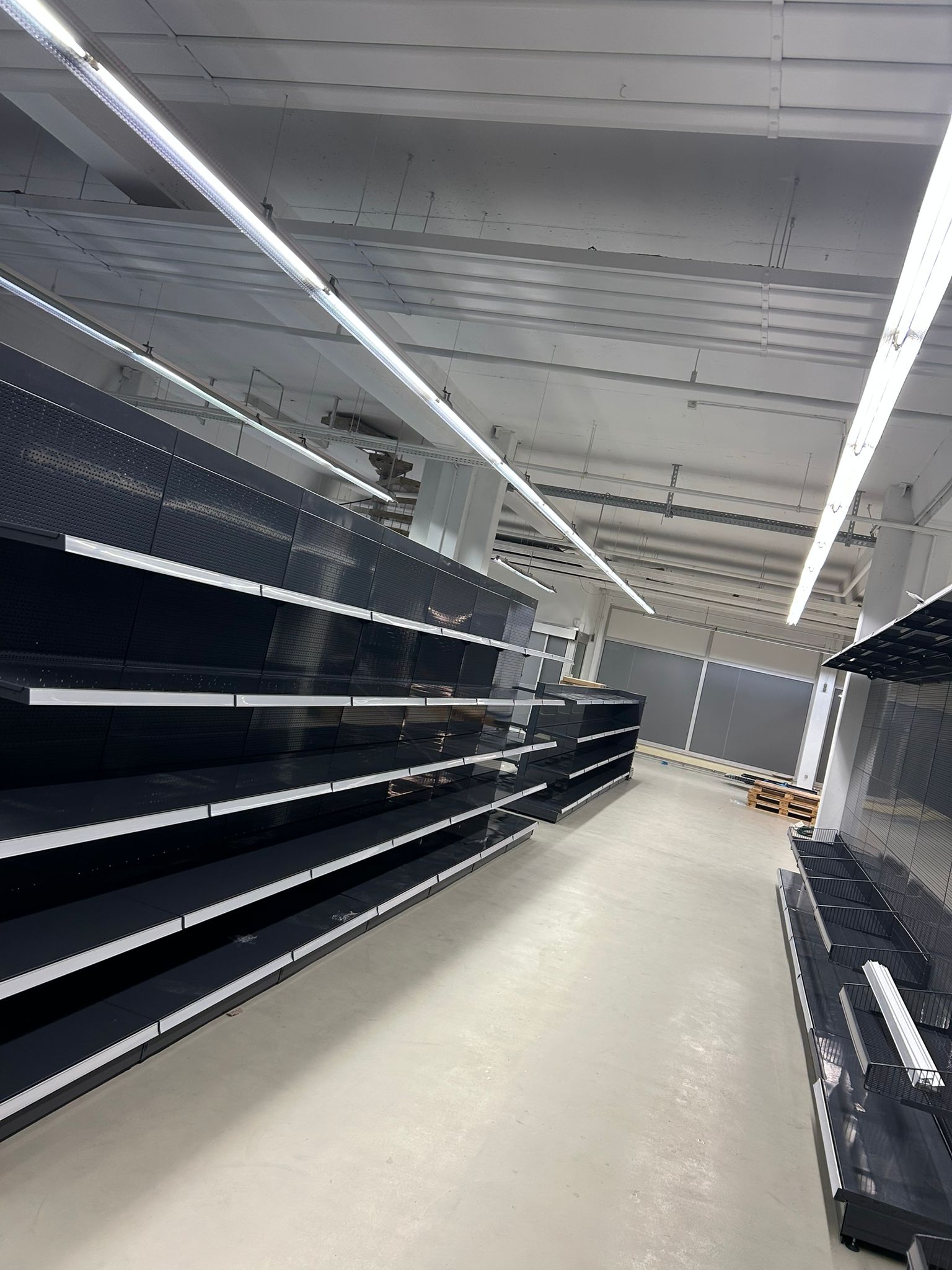 Projekt Koblenz 08/2025 / Supermarkt-Regalstrecke, 22 Meter